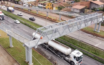 Travessia da passarela na Comunidade do Bessa é liberada nesta sexta (16).