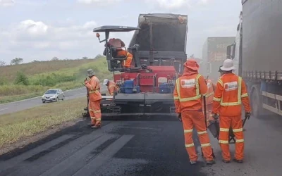 VIABAHIA realiza manutenção no pavimento da BR-324, durante esta semana 