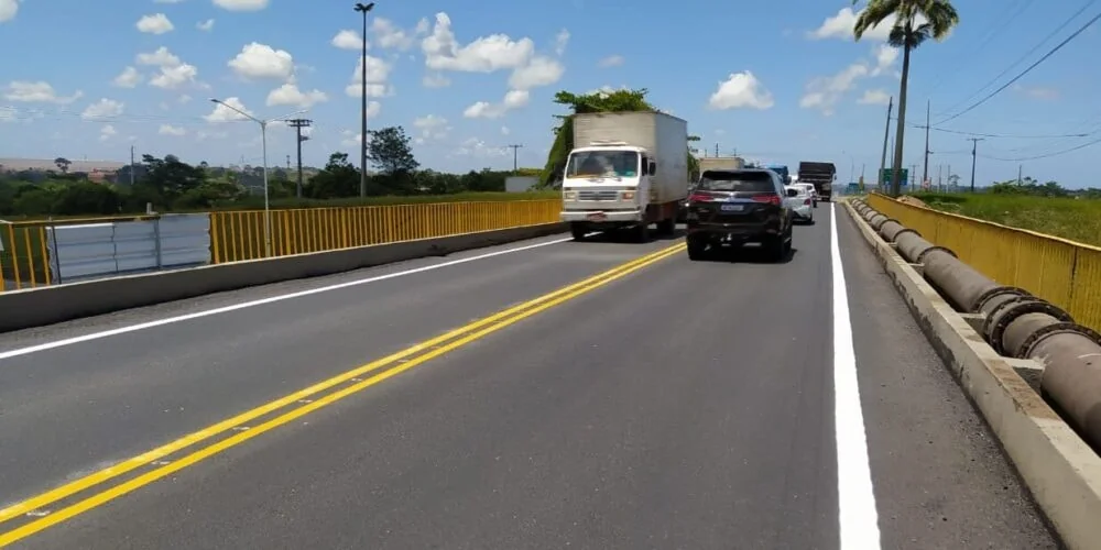 VIABAHIA finaliza pintura em faixas de rolamento no viaduto do CIA/Aeroporto