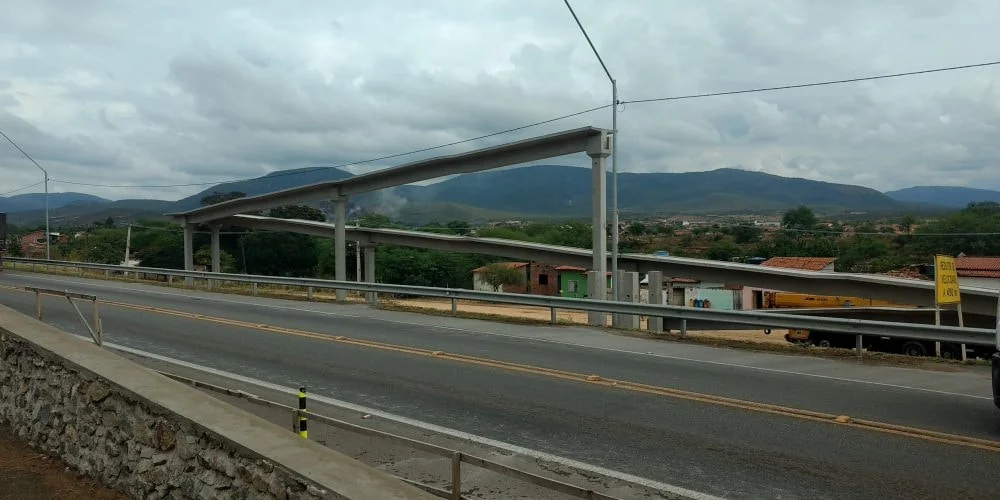 VIABAHIA realiza, na noite deste sábado (13/04), içamento de travessia para construção de passarela