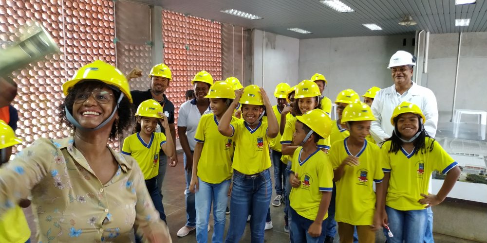 VIABAHIA leva estudantes de Candeias às instalações da Embasa em comemoração ao Dia Mundial da Água
